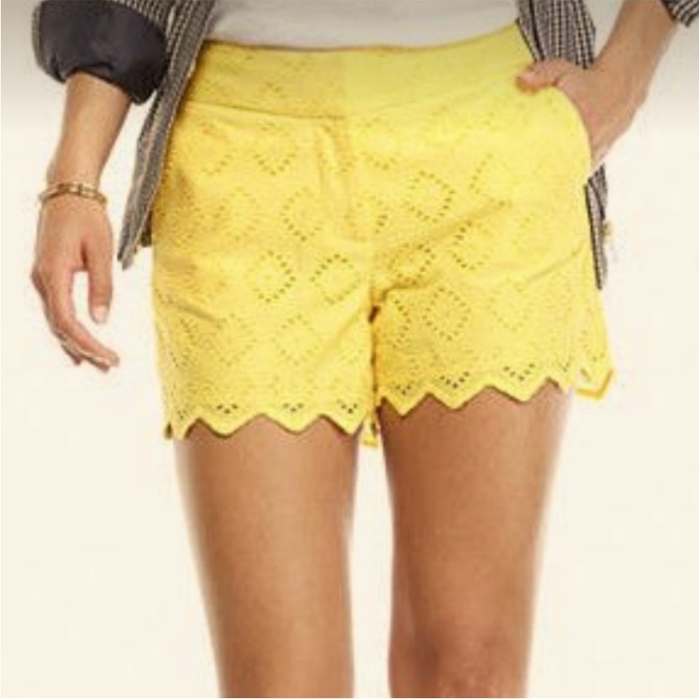 Crown & Ivy Women’s Yellow Eyelet Scalloped Edge Cotton Shorts Size 6